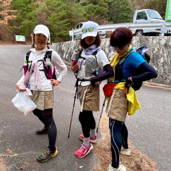 女子3人さんはお揃いのスカート✨
自分も同じスカート準備しとけと言われてましたが…
忘れてました😅
次回は…