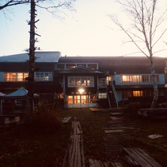 弥四郎小屋の早朝
