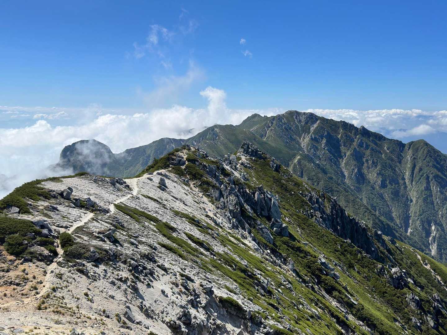 ゲート-伊奈川ダム登山口-越百山-仙涯嶺-南駒ヶ岳-赤椰岳 周回コースの写真