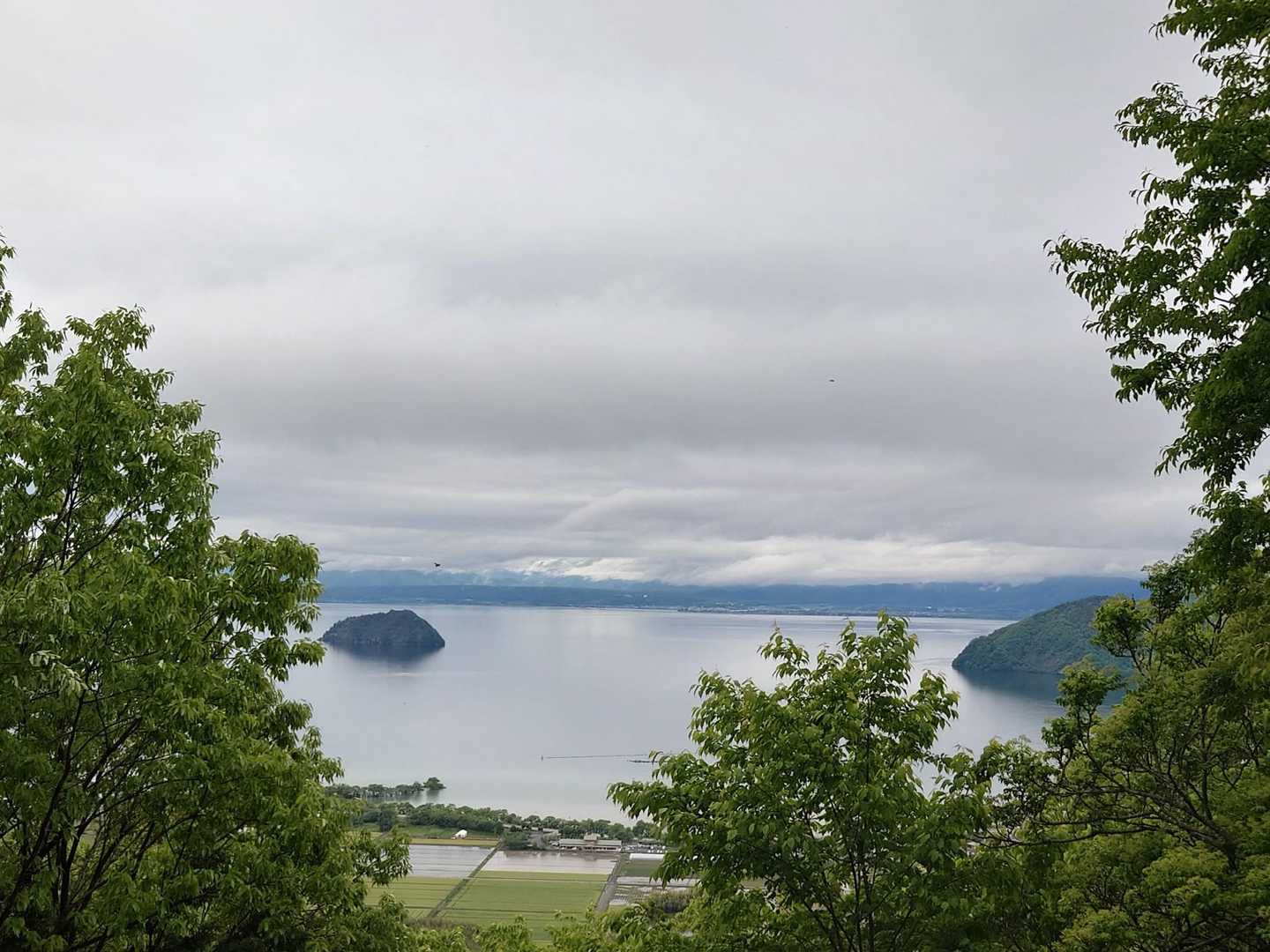 琵琶湖
竹生島も見える