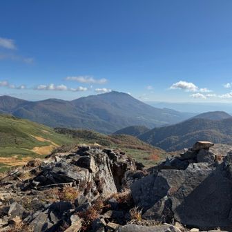 山頂から岩手山に三ツ石山