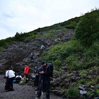 いよいよ岩場に💦
今まで頑張って体力作りしてきた成果が発揮出来たら成功だけどやはり高山の酸素低下は半端なくキツかったか息切れ連発😮‍💨