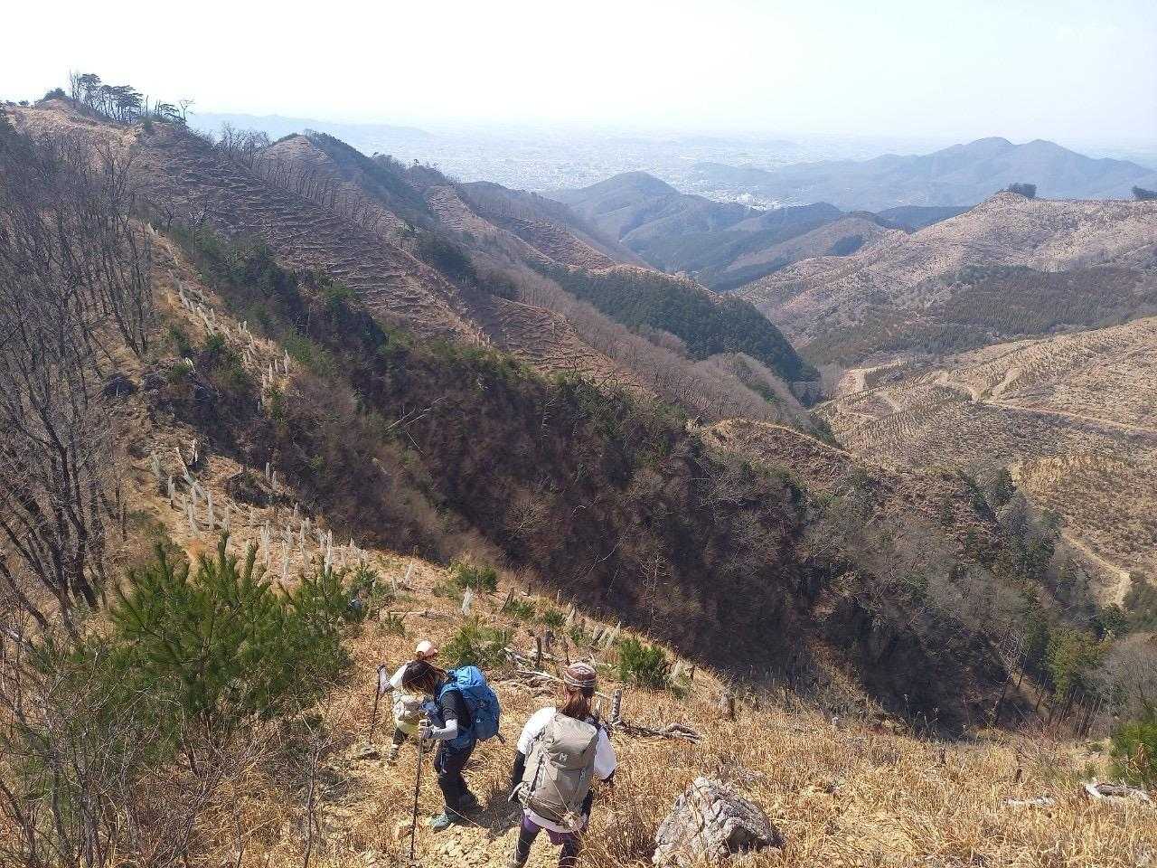 登って下ってをくり返す一色山・金狐山（展望の丘）・雨降山・大窪（大久保）・前仙人ヶ岳・中仙人ヶ岳・北荒倉山・荒倉山・... / みーの登山 ...