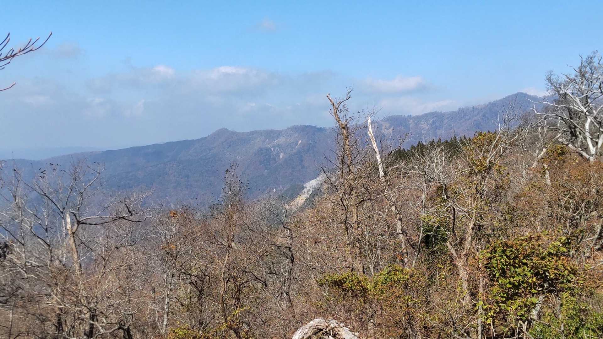 上福根山方面の稜線を眺めて