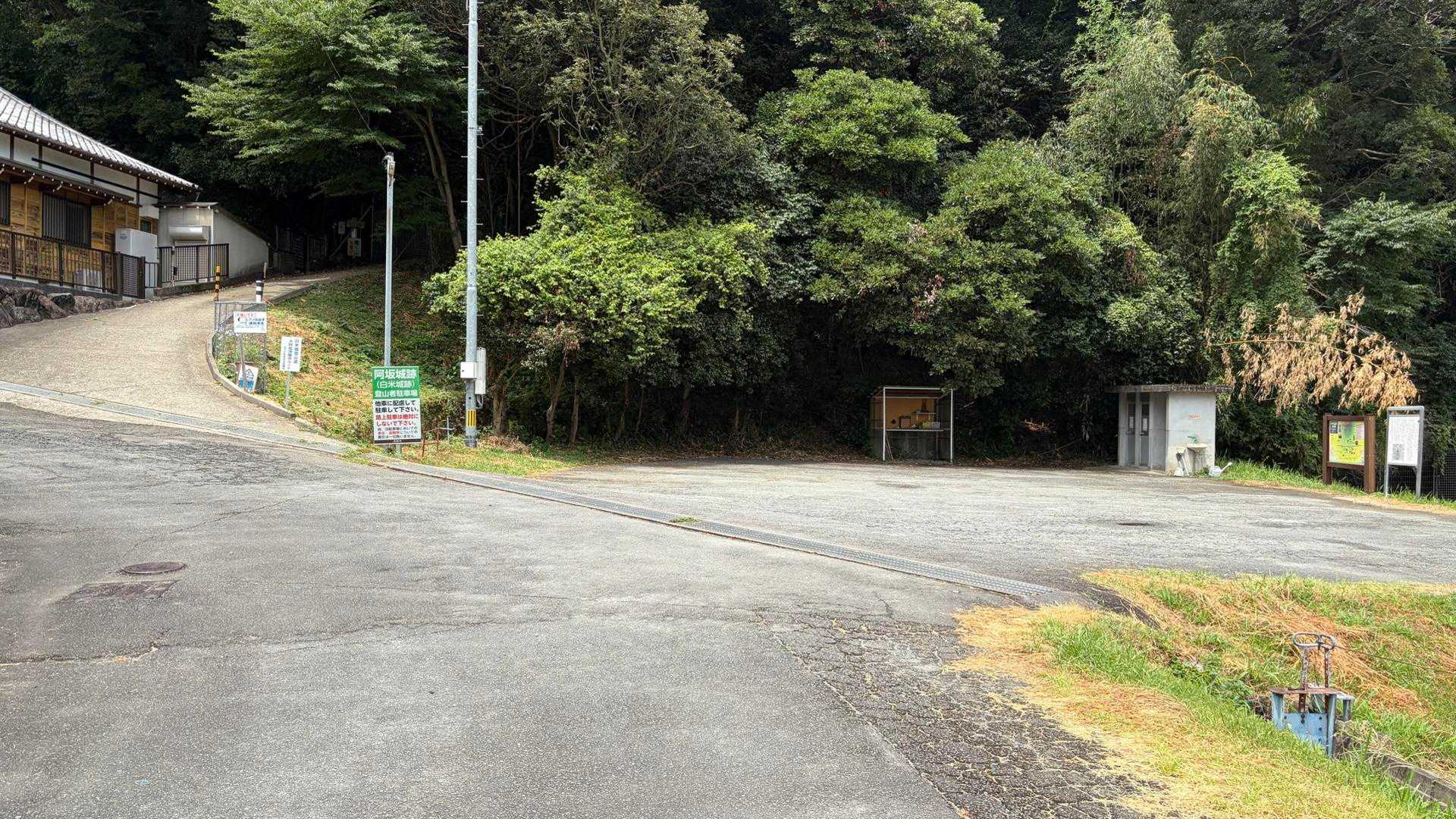 雷付きの通り雨の後なんで、駐車場はゼロです。こんな事は、珍しい。