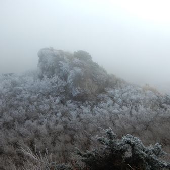 平成新山は隠れている