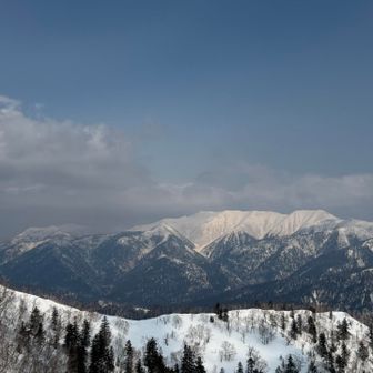 ウペペサンケと左奥にニペソツが見えます🤩