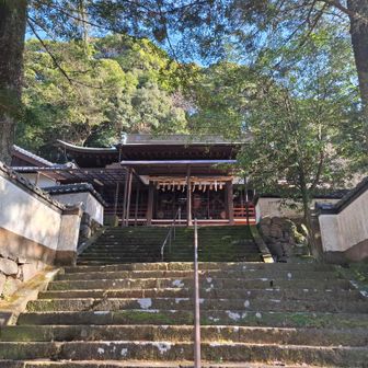 七面山妙光寺の七面大明神の本堂 !
ここを右に→に行くと、「烽火山」への登山口がある👀