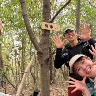 10座目ゲット‼️‼️
ここで去年は
サヤさん100座
cbmdさん1000座を
祝った所‼️
なんか聖地巡礼みたいで嬉しい🥹
ここを終わってゴールに向かってる途中に
また３人に会える‼️
最後にこの山のピークをとって抜かしに行くと
cbmdさんに言われるので、、
抜かされたくなくて先を急ぐ💨