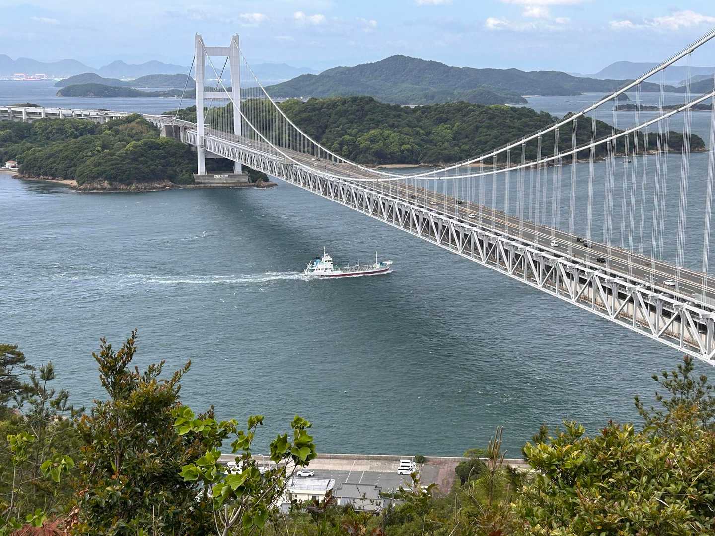 橋の下を船🚢がくぐる〜
