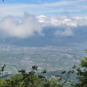 山には雲がかかる