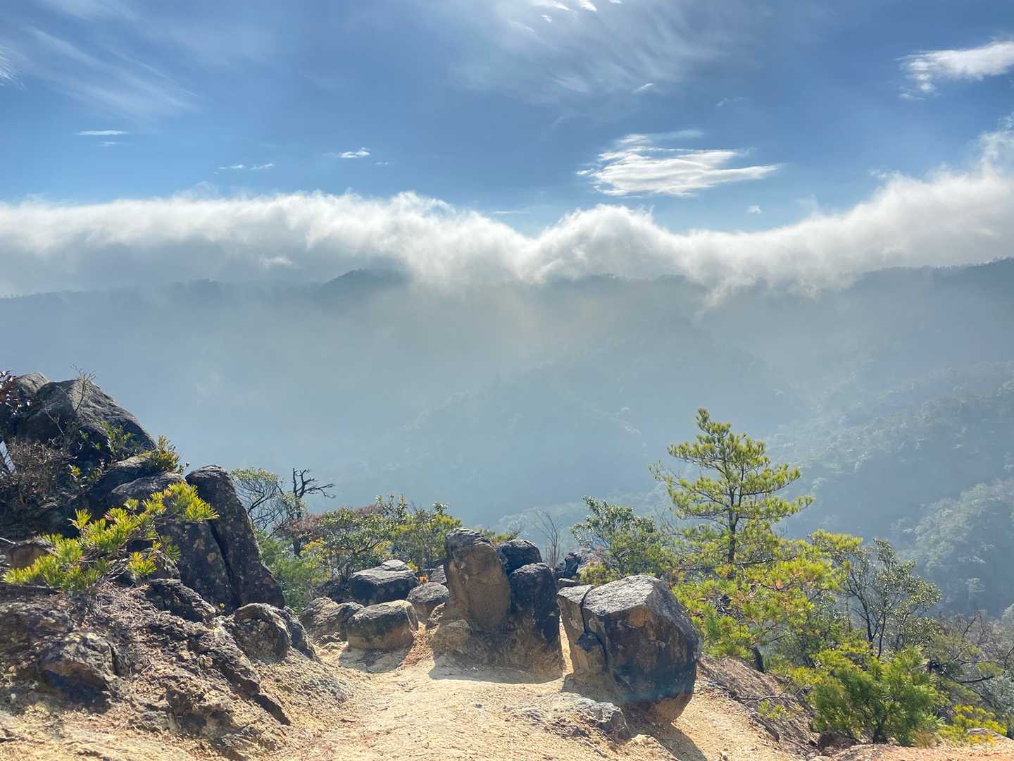 絶景〜✨向こうはこれから歩く山かな？？？
