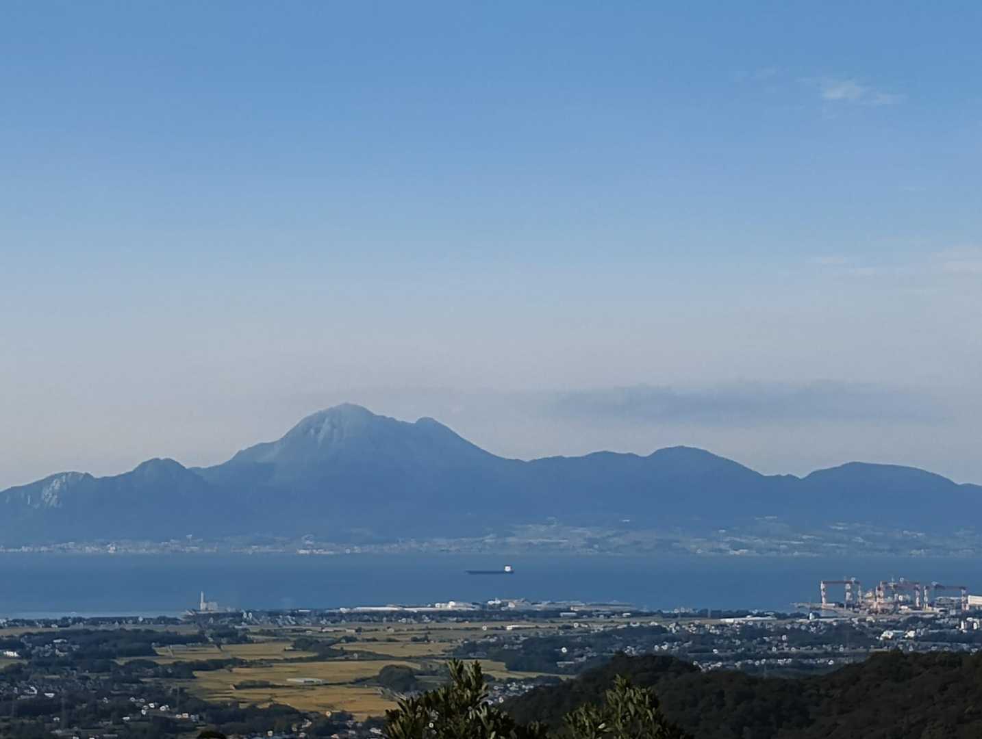 ズームアップ
有明海の向こうは雲仙普賢岳