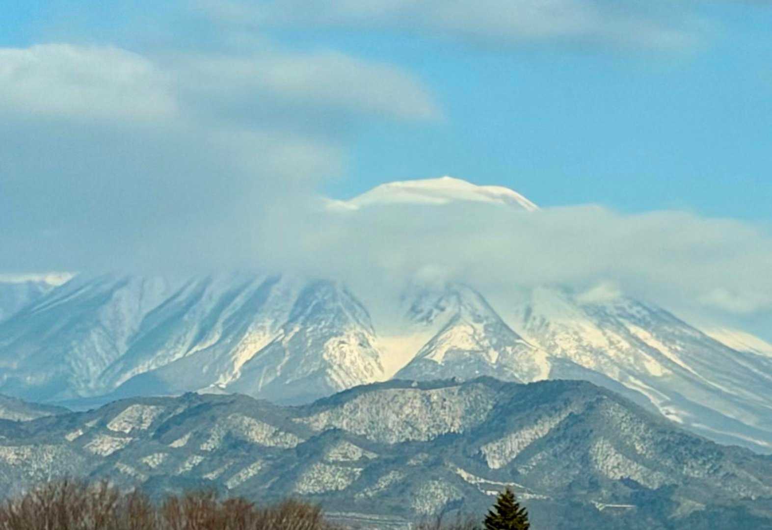 今朝の新幹線から見えた岩手山と八甲田 / ischanさんのモーメント | YAMAP / ヤマップ