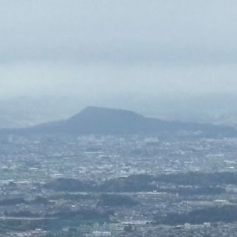 畝傍山が見えます