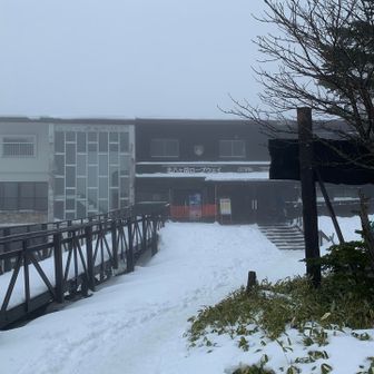 ロープウェイ山頂駅に到着