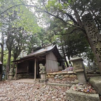 山頂に鎮座する大宮浅間神社の奥宮