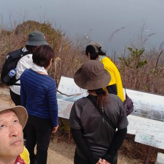 東京出身のちえちゃん👩🟡から、広島の山の説明を聞く広島県民🤣

約1名、全く聞いてない😂