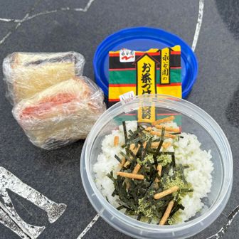 お茶漬けとジャムパン😋
