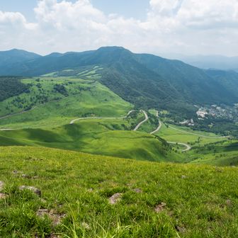涼しくて気持ちよいので、下山まであとちょっとだけど、ここで昼食タイム。