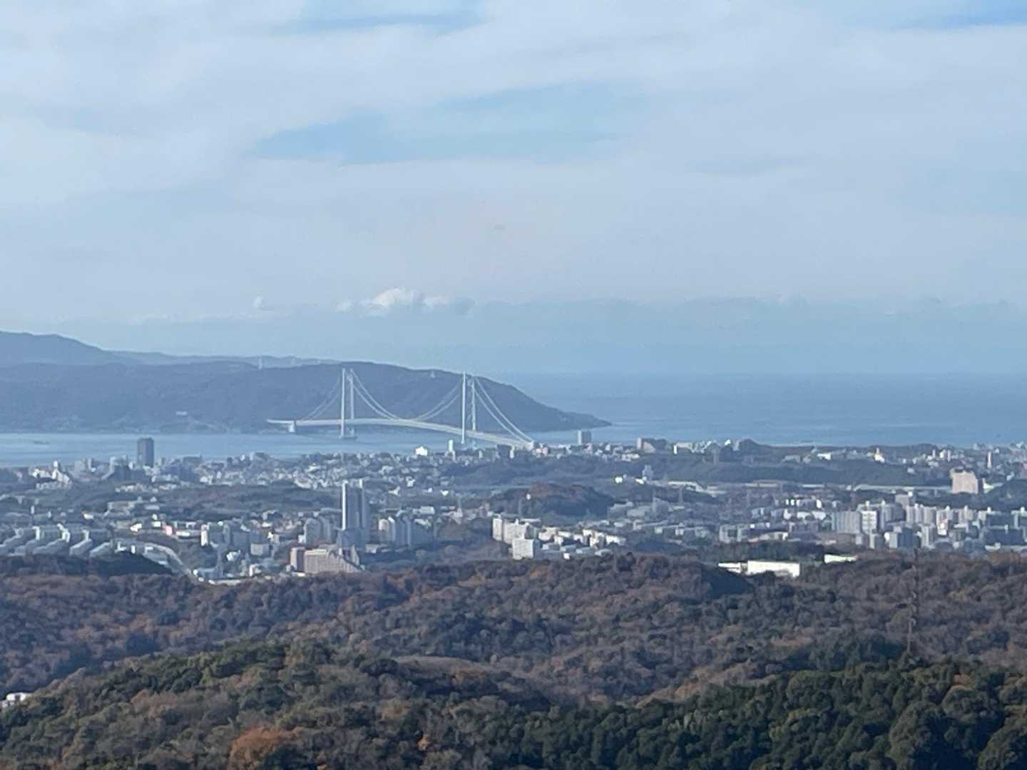 望遠で、明石海峡大橋が見える👀
