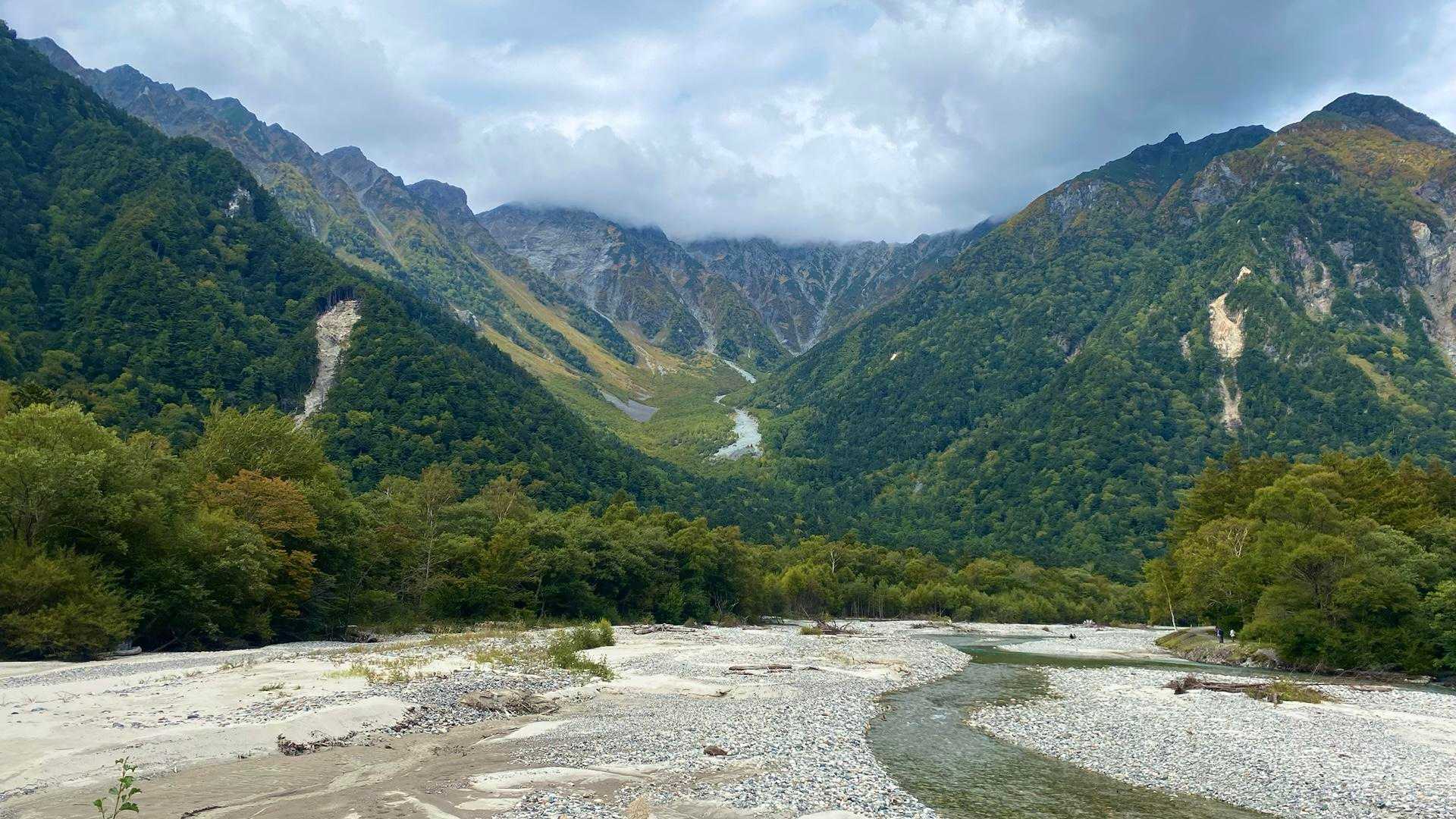 涸沢-明神橋-岳沢湿原-河童橋-上高地バス停 縦走コースの写真