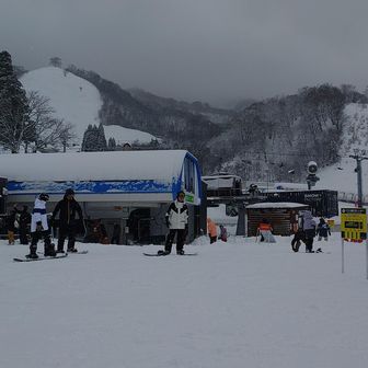 9時過ぎでもリフトガラガラやったのに・・・無念