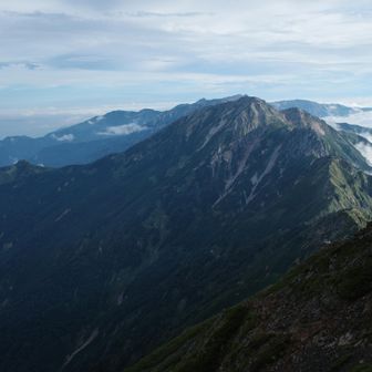 五竜岳方面。来たルートを振り返る。