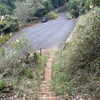 岩石山から弓張岳登山口まで降りて来ました