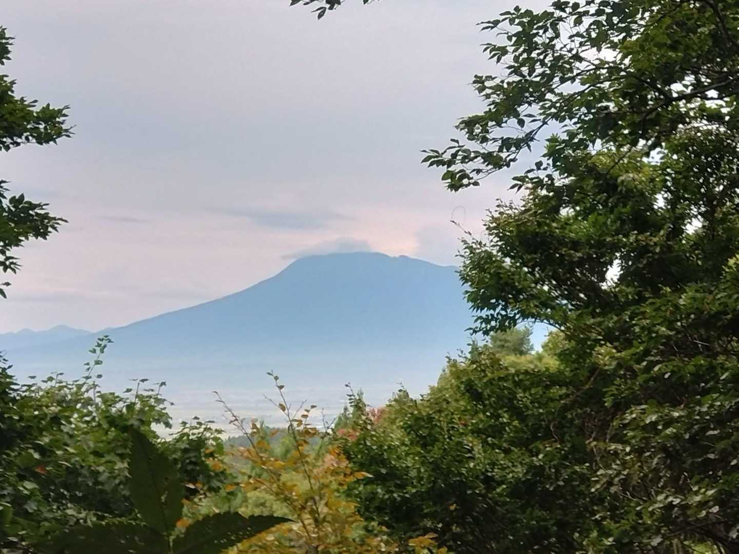 岩木山展望所からの岩木山　山頂付近に雲がかかってきました