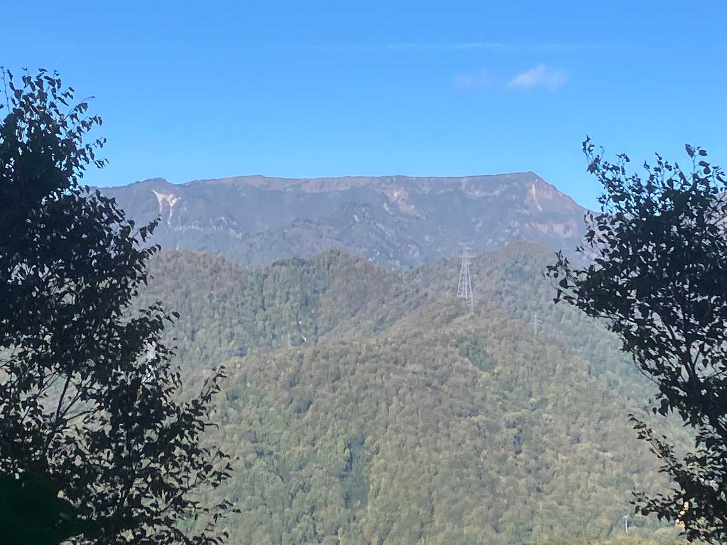 苗場山　大きい！