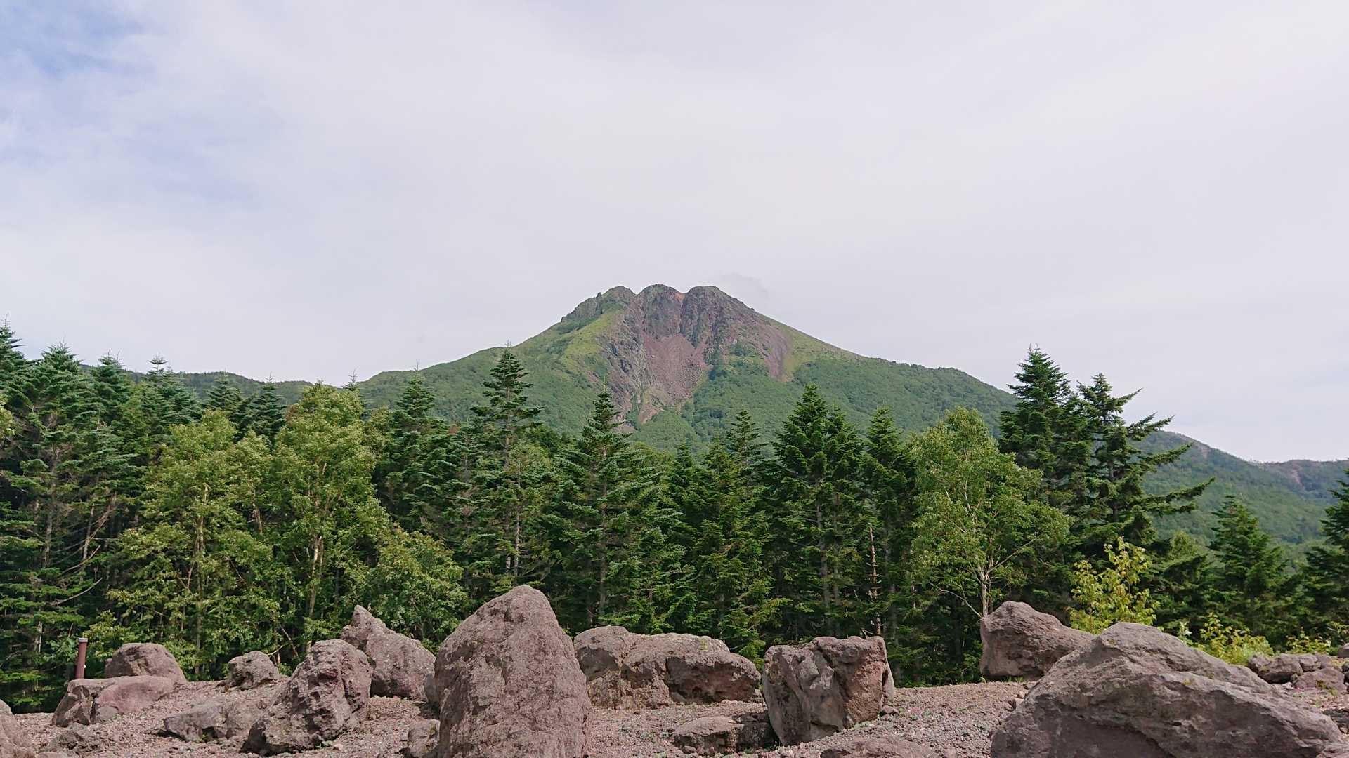 白根山がはっきり姿を見せています✌