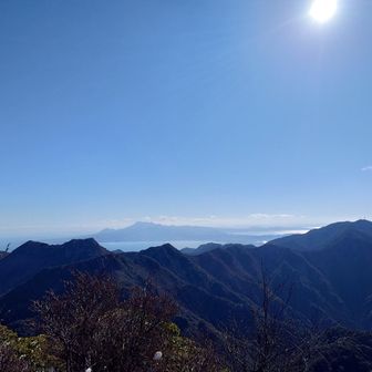 写真岳撮って1分もせずに下山。こんな素敵なところに来て受動喫煙してたまるか！と即退散😱