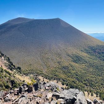 だいぶ近い🍮
前掛山に登るルートが見える