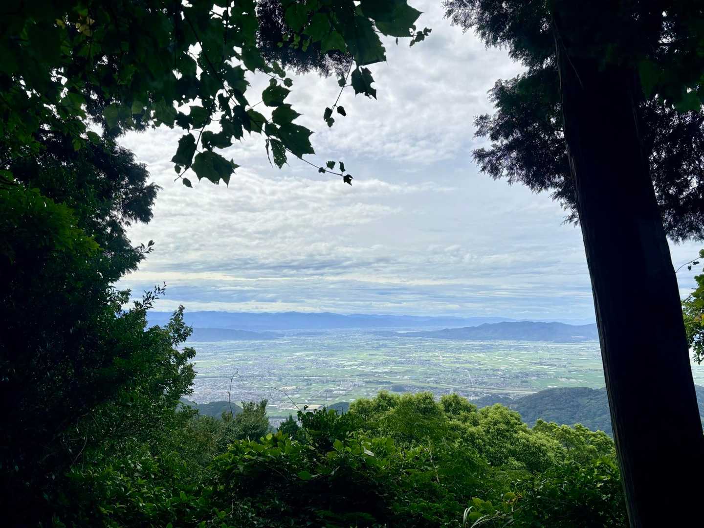 休憩中…。
久しぶりの山でキツイ…。