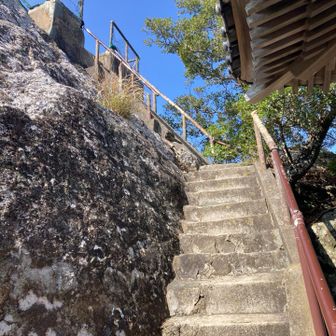 本宮のさらに上に展望台