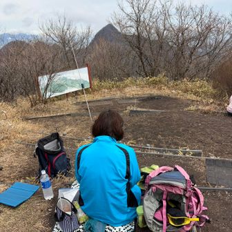 無線🛜する人気SOTAアクティベーターなでしこさん　　アマチュア無線の山岳移動の競技では
常にトップクラスのレジェンド　