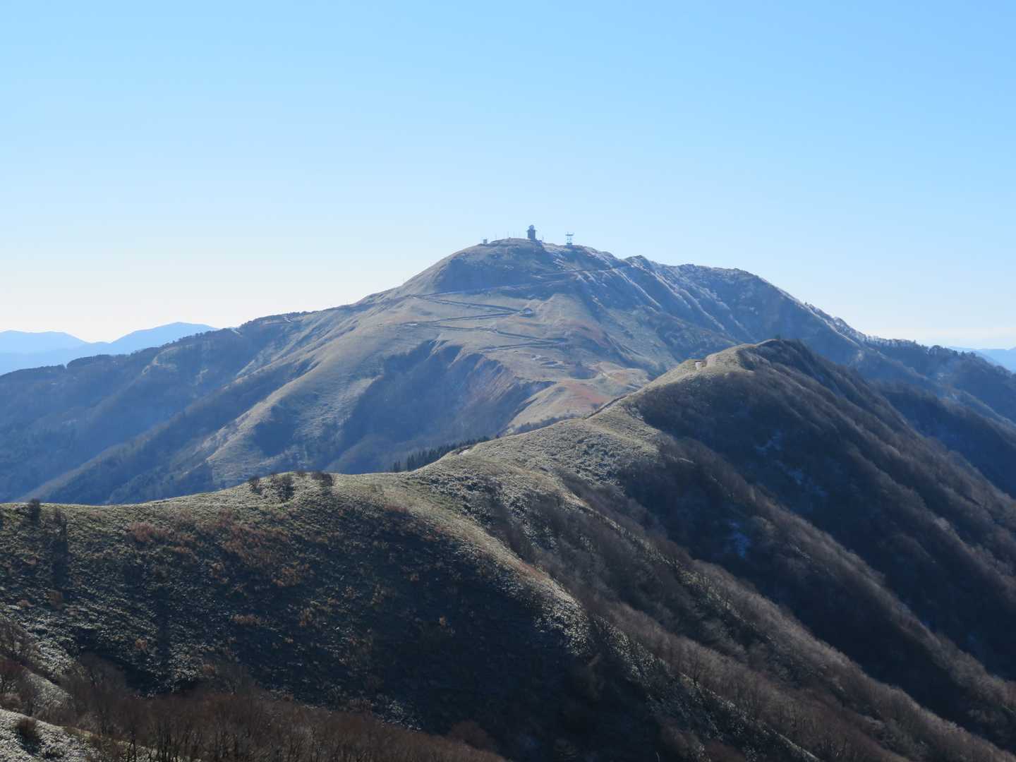 山頂から見る中津明神