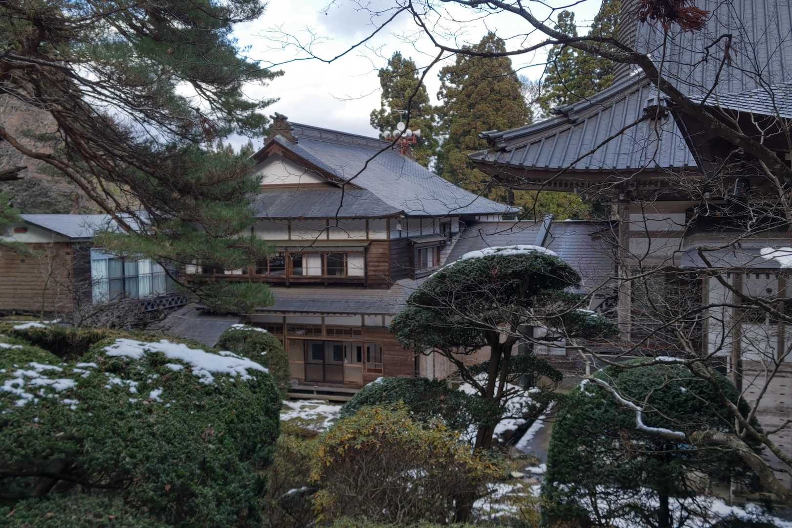 北条時頼が宿泊した　時頼開祖の法光寺の後側