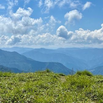 こちらも眺めよし😊
ここも日陰はないですが、どうせ日陰は期待できないと、諦めてここで昼休憩。