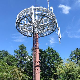 古賀志山山頂の電波塔