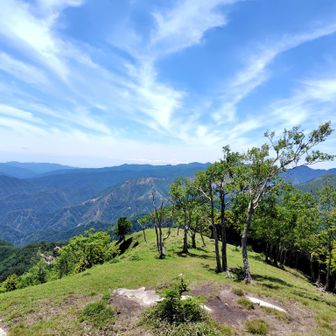 山頂から少し下がると足尾方面の絶景が見えてきます