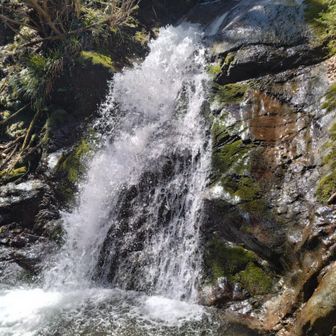 不動滝も迫力あります。