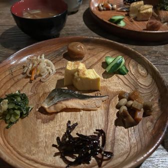 朝食、ご飯おかわりしてエネルギーを
蓄えますよ、今日は一日長いからね！