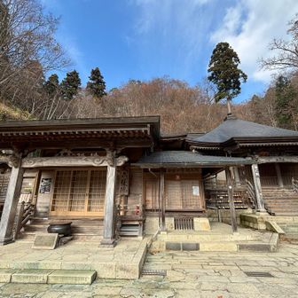 奥の院（山頂）　上りでは汗💦をかきました
建物右側にもう少し上に登れそうな細い道がありましたが立ち入り禁止⚠️でした