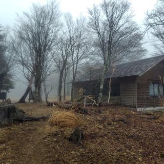 山犬段小屋到着！4回目なのでさほど感動もなく。早く重い荷物を降ろしたい😂