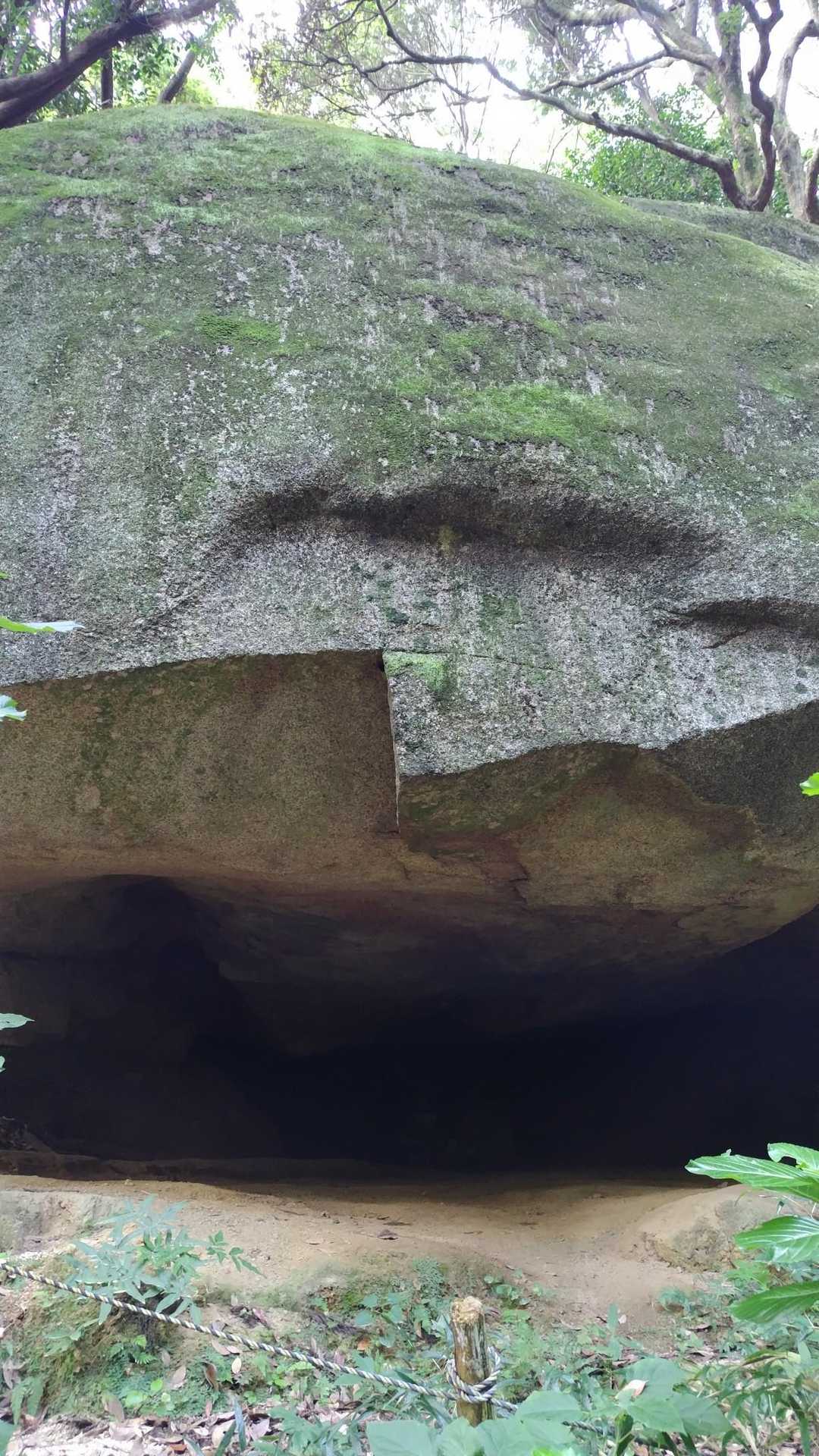 大岩。