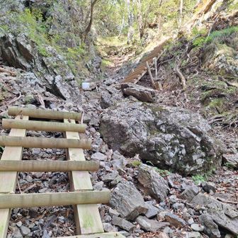 行者還岳の入口、キツそう