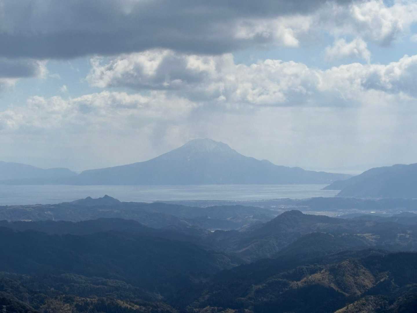 錦江湾越しの桜島が正面に。