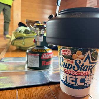 食事の時間
ほたて風かまぼこは、ほんもののほたてぽくてうまかった

五葉山管理員のいとうさんと電話でおしゃべり
あかりんさん、いとうさんありがとうございました♪